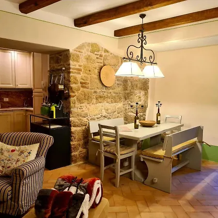 Holiday home La Terrazza, Elegant Tuscan Stone House With Garden And Terrace In *