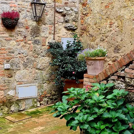 La Terrazza, Elegant Tuscan Stone House With Garden And Terrace In Holiday home Cetona