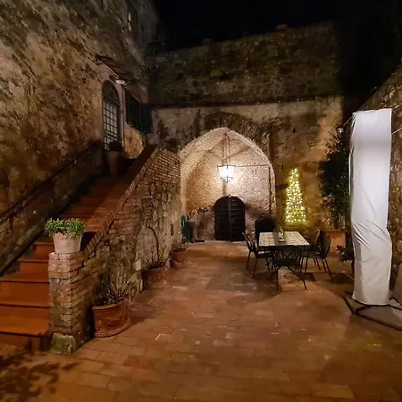La Terrazza, Historic Tuscan Stone With Garden&terrace In Casa vacanze *