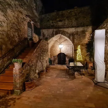 La Terrazza, Elegant Tuscan Stone House With Garden And Terrace In Holiday home *