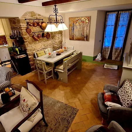 La Terrazza, Elegant Tuscan Stone House With Garden And Terrace In Holiday home Cetona